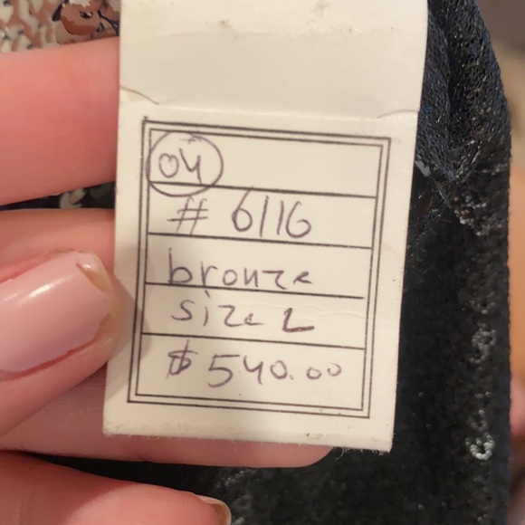 Gorgeous Sequined Gown in great condition. Love the sparkles - Picture 16 of 16